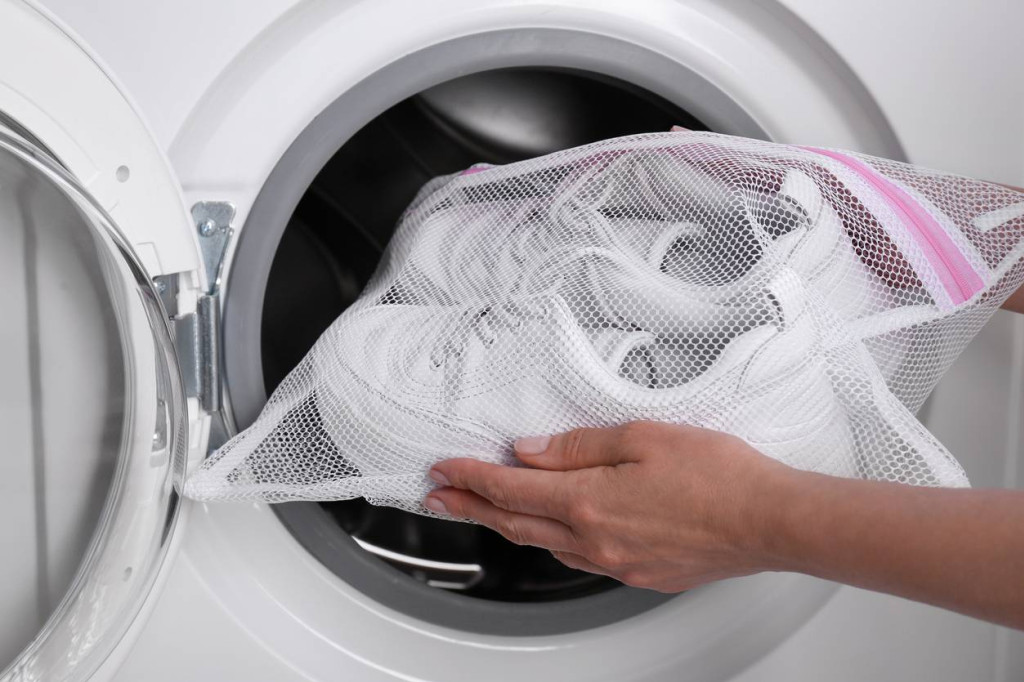 Comment nettoyer des baskets blanches en 7 astuces simples